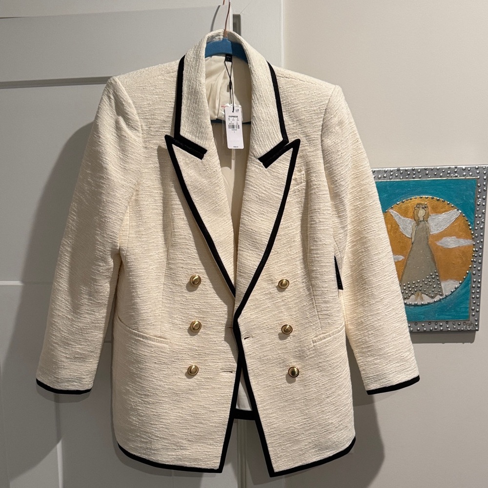 Express Cream Jacket with Black Accents